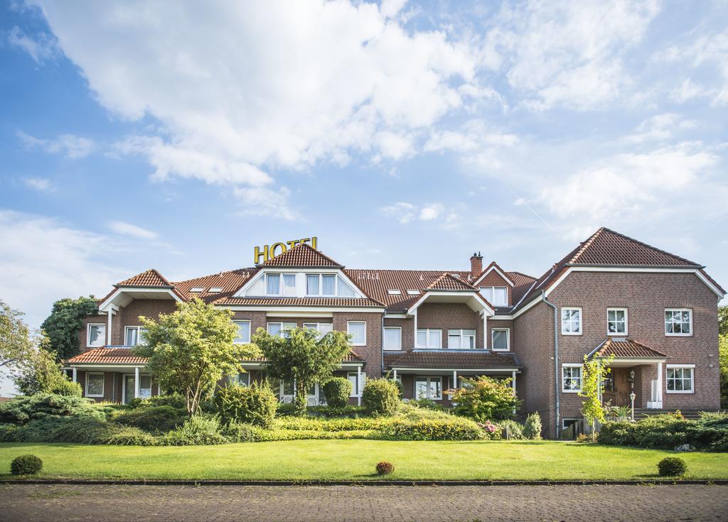 Hotel Hennies Isernhagen Exterior foto