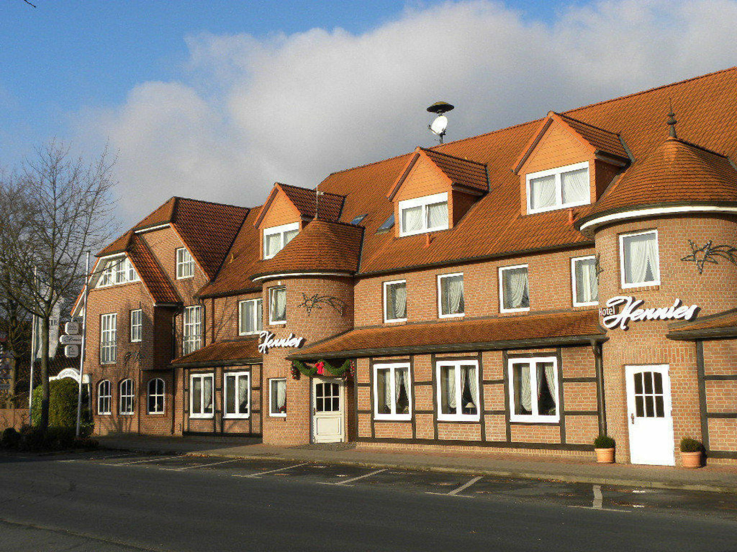 Hotel Hennies Isernhagen Exterior foto